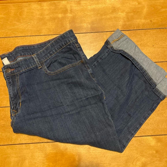Ladies Size 24 Old Navy Plus Jean  Long Cuffed Shorts - Picture 1 of 15